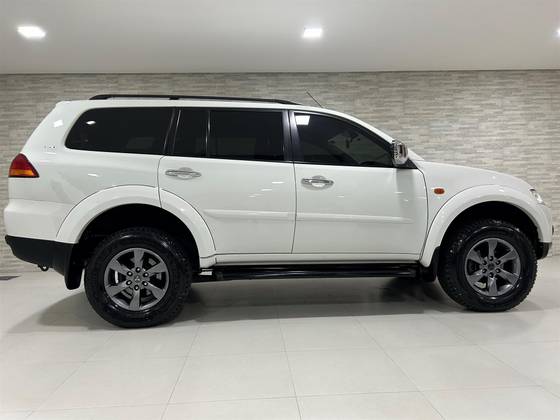 MITSUBISHI PAJERO DAKAR 3.2 HPE 4X4 7 LUGARES 16V TURBO INTERCOOLER DIESEL 4P AUTOMÁTICO MITSUBISHI PAJERO DAKAR 3.2 HPE 4X4 7 LUGARES 16V TURBO INTERCOOLER DIESEL 4P AUTOMÁTICO